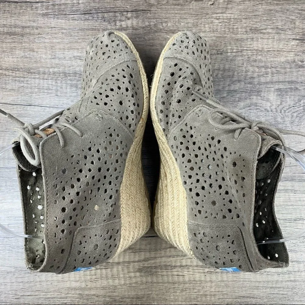 Toms Ankle Boots Womens~Desert Wedge Tan Suede Lace Up Shoes~Size W9 (301213)‎